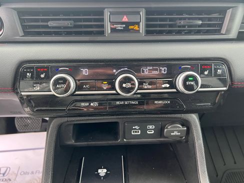 Used 2025 Honda Pilot Black Edition image 18