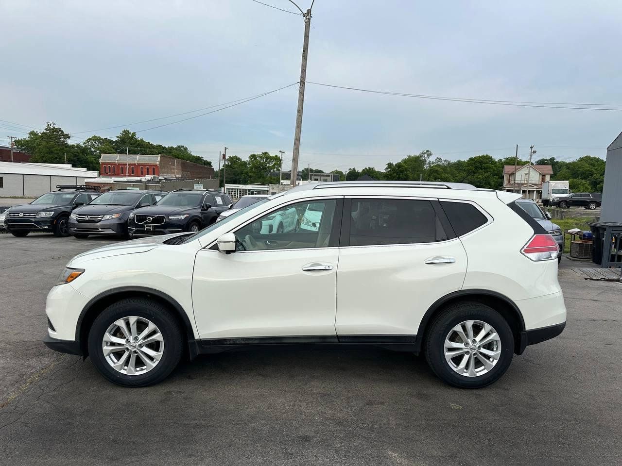 Used 2015 Nissan Rogue SV w/ SV Premium Package FWD image 7