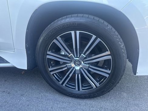 Used 2018 Lexus LX 570 4WD image 4