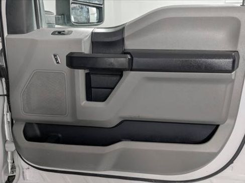 Used 2019 Ford F250 XL w/ Power Equipment Group AWD/4WD image 18