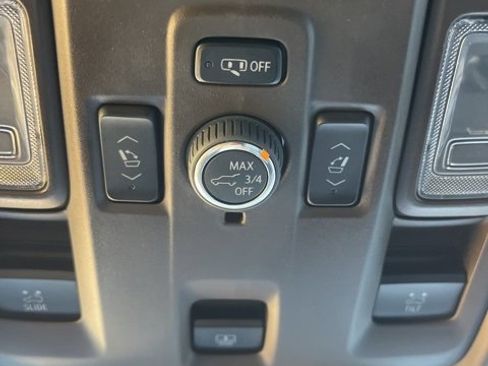 Used 2024 Chevrolet Suburban Z71 w/ Luxury Package image 16