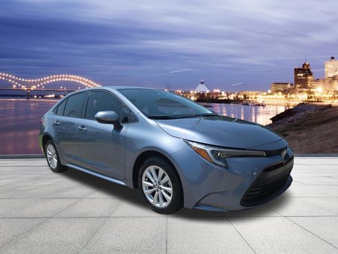 Used 2024 Toyota Corolla LE w/ LE Convenience Package FWD image 4
