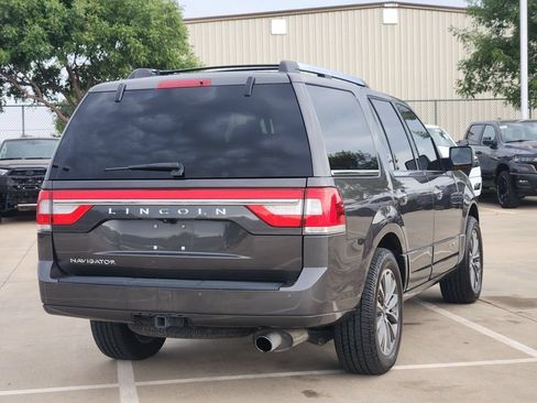 Used 2017 Lincoln Navigator Select RWD image 5