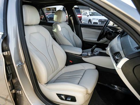 Used 2018 BMW 530i 530i w/ Premium Package image 32