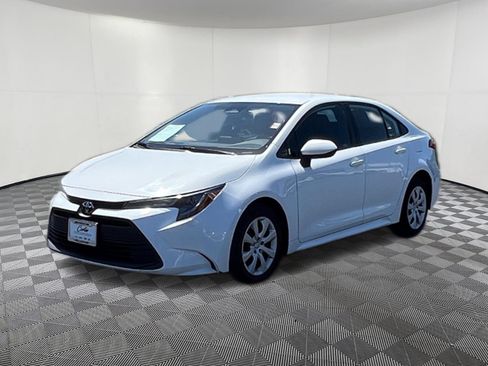 Used 2024 Toyota Corolla LE FWD image 3