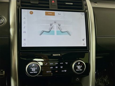 Used 2025 Land Rover Discovery Dynamic SE image 16