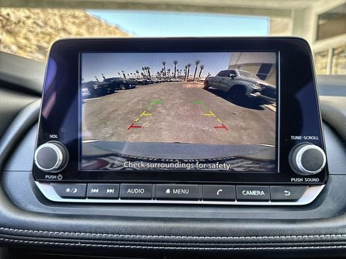 Used 2024 Nissan Rogue S FWD image 6