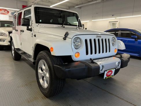 Used 2015 Jeep Wrangler Unlimited Sahara w/ Dual Top Group AWD/4WD image 4