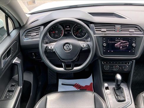 Used 2020 Volkswagen Tiguan SE FWD image 5