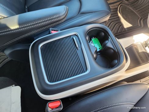 Used 2024 Chrysler Pacifica Touring-L image 57