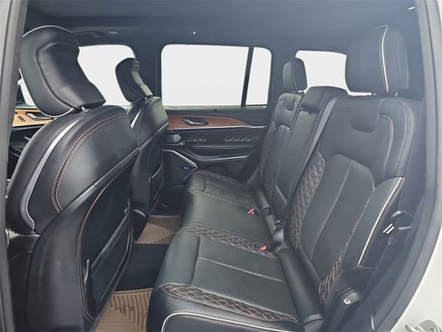 Used 2023 Jeep Grand Cherokee Summit image 17