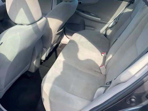 Used 2013 Toyota Corolla LE FWD image 31