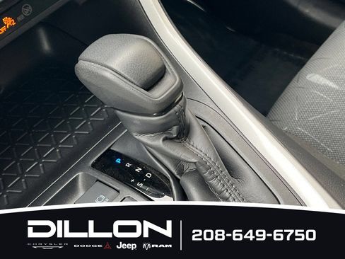 Used 2025 Toyota RAV4 XLE AWD/4WD image 21