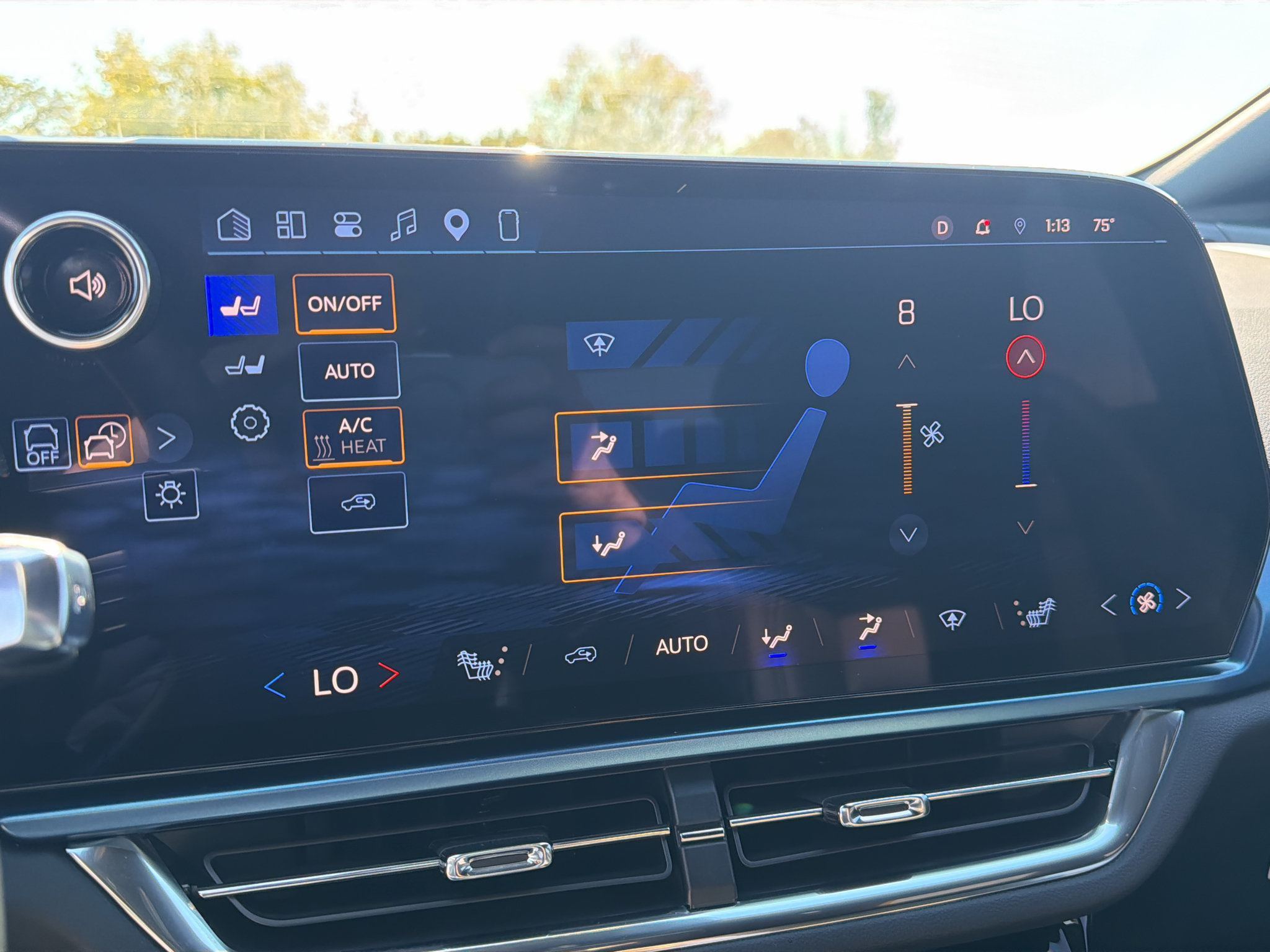 Used 2025 Chevrolet Equinox EV LT w/ LPO, Blackout Package FWD image 22