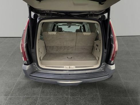 Used 2018 Cadillac Escalade Luxury AWD/4WD image 15