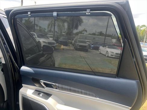 Used 2023 Kia Telluride EX w/ EX Captain's Chair Package FWD image 18