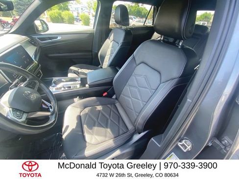 Used 2024 Volkswagen Atlas Cross Sport SE AWD/4WD image 11