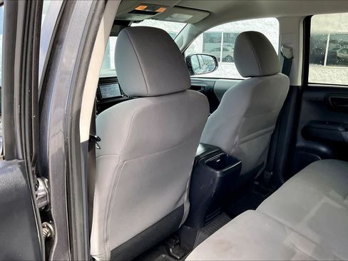 Used 2018 Toyota Tacoma SR RWD image 12
