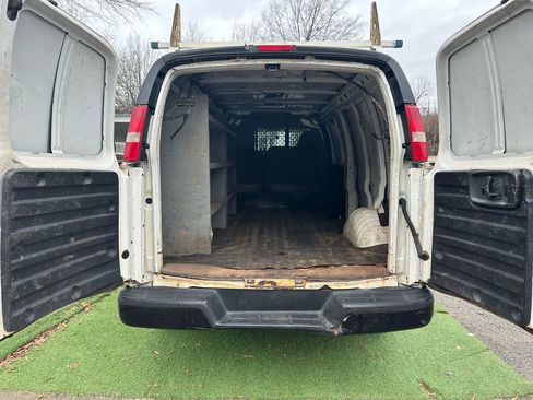 Used 2015 Chevrolet Express 2500 Extended image 11