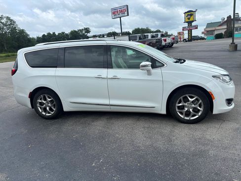 Used 2019 Chrysler Pacifica Limited w/ Advanced Safetytec Group FWD image 8