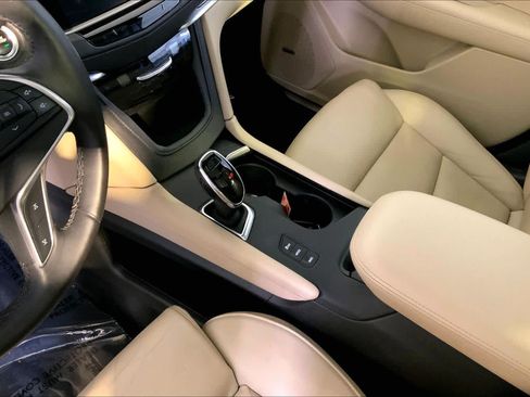 Used 2017 Cadillac XT5 Luxury w/ Driver Awareness Package AWD/4WD image 17
