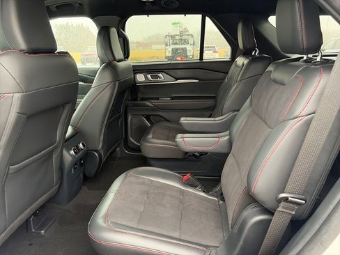 Used 2025 Ford Explorer ST image 34