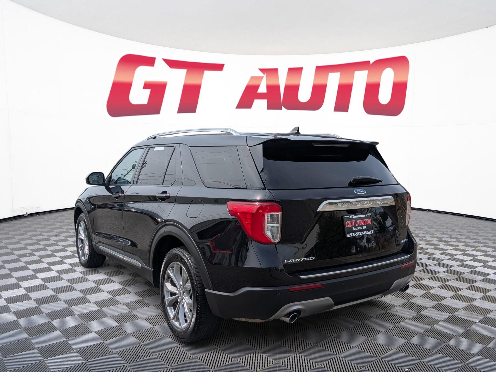 Used 2023 Ford Explorer Limited AWD/4WD image 3