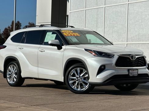 Used 2024 Toyota Highlander Limited image 2