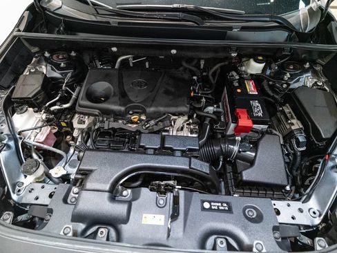 Used 2021 Toyota RAV4 XLE FWD image 33
