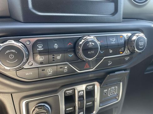 Used 2018 Jeep Wrangler Unlimited Sport S AWD/4WD image 18
