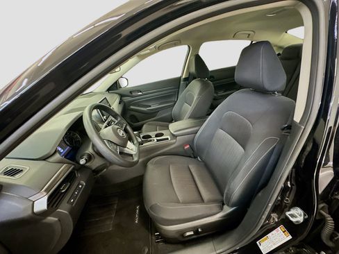 Used 2025 Nissan Altima 2.5 SV FWD image 13