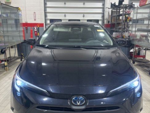 Used 2023 Toyota Corolla LE image 1