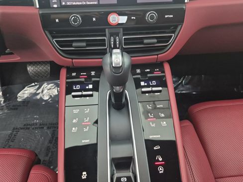 Certified 2026 Porsche Macan Turbo AWD/4WD image 13