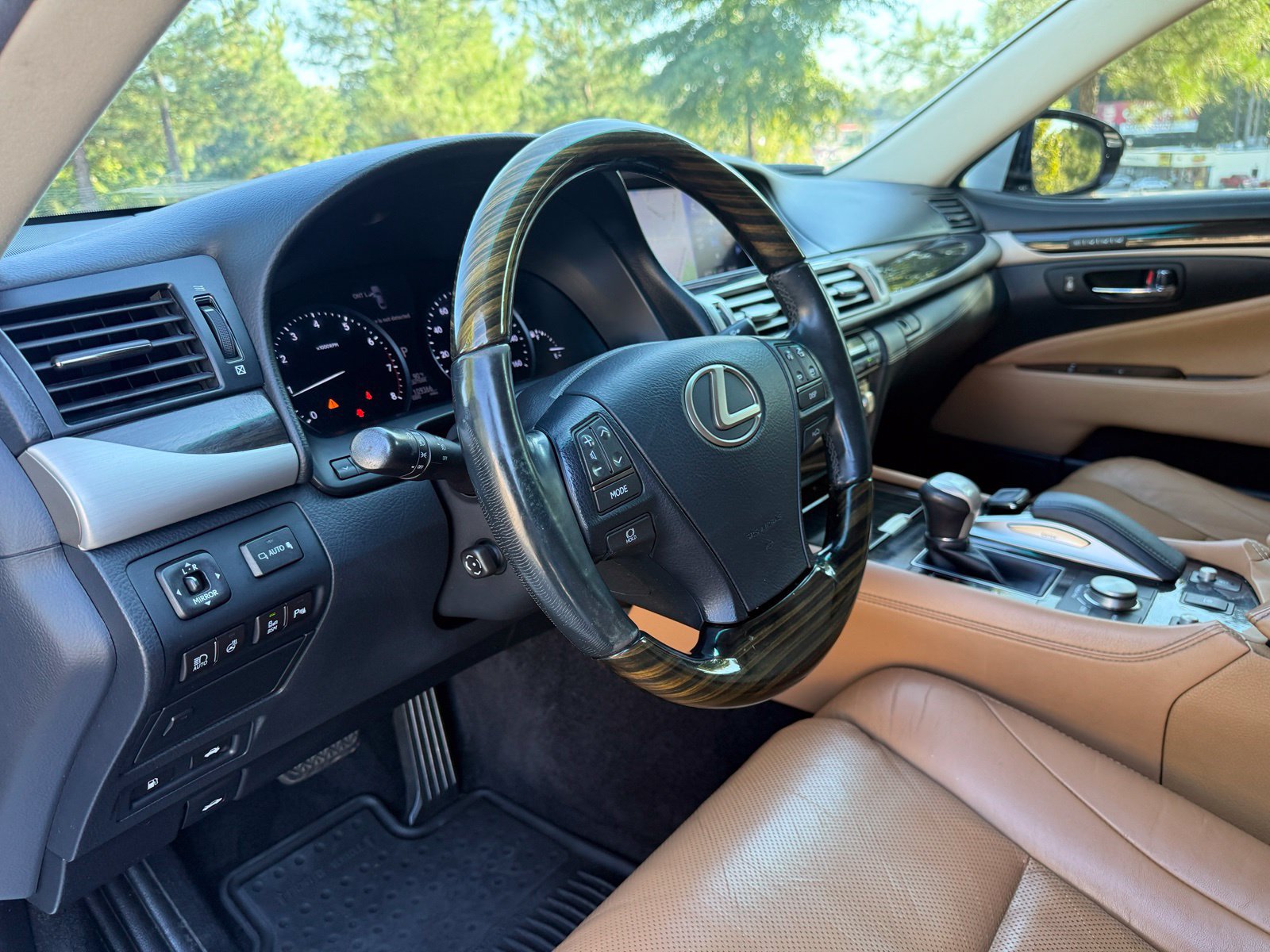 Used 2017 Lexus LS 460 w/ Comfort Package RWD image 22