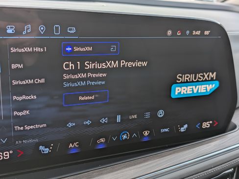 Used 2025 Chevrolet Suburban Z71 w/ Comfort Package image 31