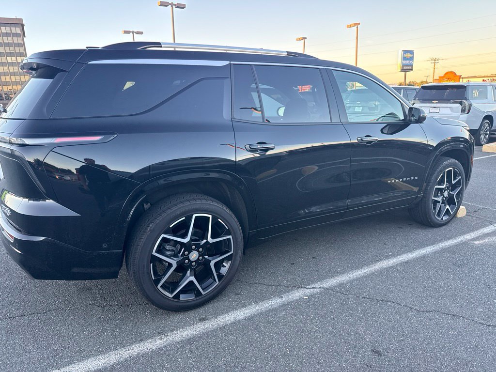 Used 2026 Chevrolet Traverse High Country w/ LPO, Floor Liner Package AWD/4WD image 2