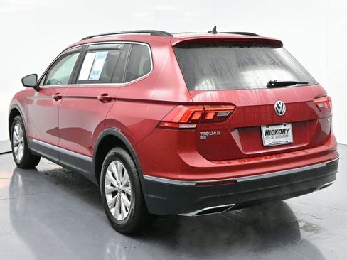 Used 2018 Volkswagen Tiguan SE w/ Panoramic Sunroof Package image 5