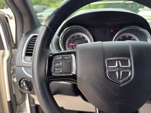 Used 2019 Dodge Grand Caravan SXT FWD image 20