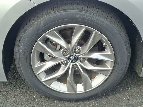 Used 2019 Toyota Avalon XLE w/ Moonroof Package FWD image 8