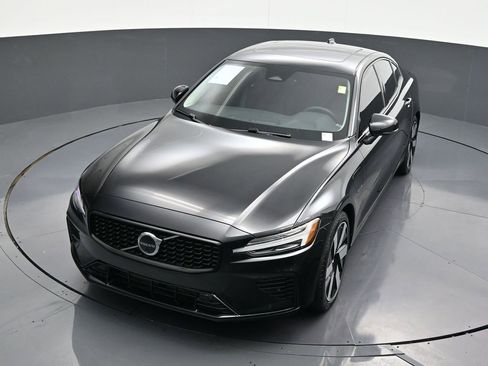 Certified 2024 Volvo S60 T8 Plus image 23