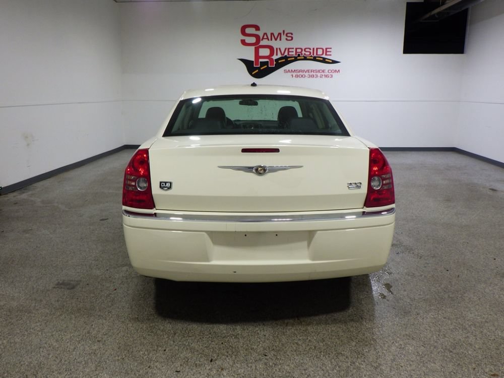Used 2008 Chrysler 300 Touring RWD image 3