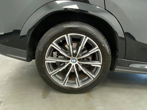 Used 2022 BMW X6 xDrive40i w/ M Sport Package AWD/4WD image 18