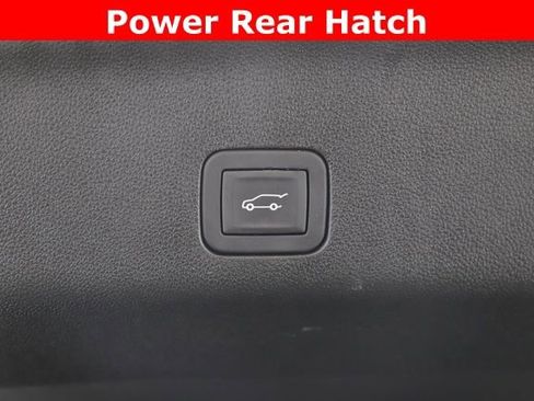 Used 2025 Chevrolet Suburban High Country image 32