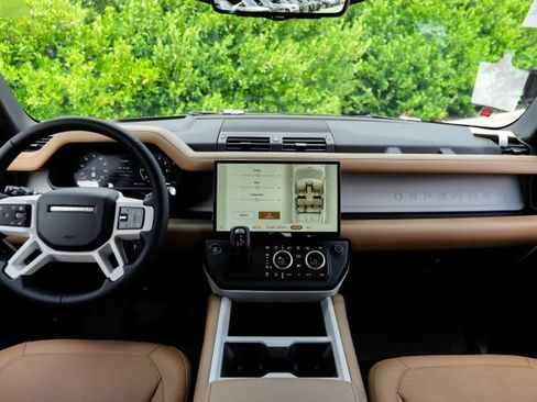 New 2026 Land Rover Defender 130 X-Dynamic SE AWD/4WD image 17