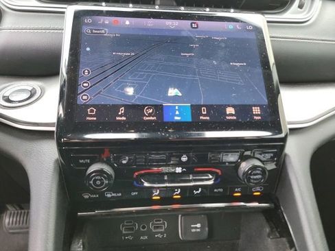 Used 2021 Jeep Grand Cherokee L Limited RWD image 14
