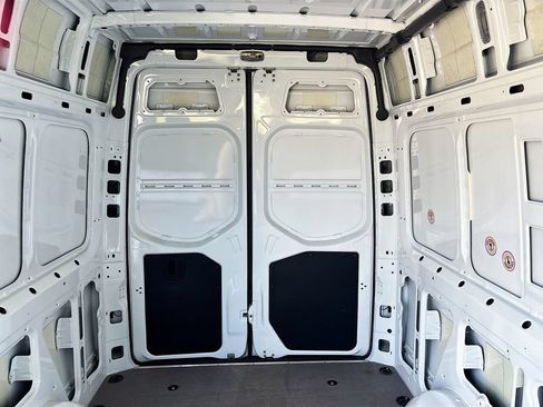 Used 2024 Mercedes-Benz Sprinter 2500 image 17
