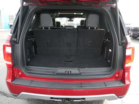 Used 2020 Ford Expedition XLT w/ Equipment Group 202A AWD/4WD image 17