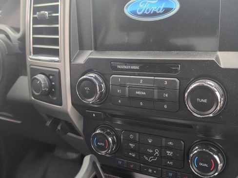 Used 2017 Ford F250 Lariat w/ Lariat Value Package AWD/4WD image 11