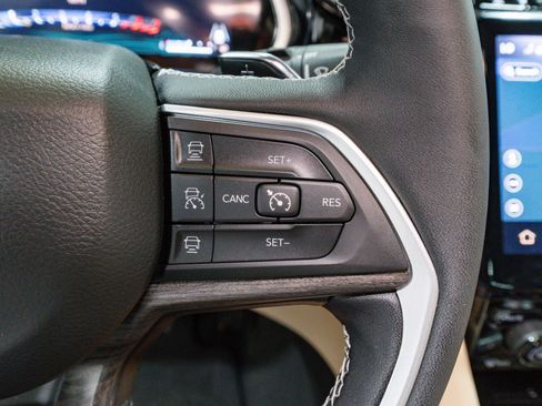 Used 2023 Jeep Grand Cherokee 4WD 4xe image 31