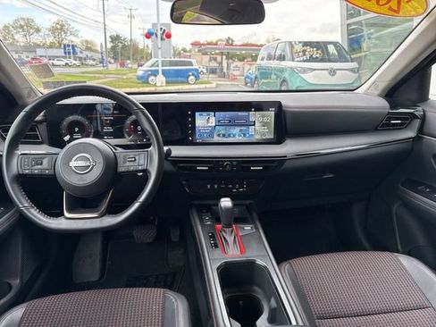 Used 2025 Nissan Kicks SR AWD/4WD image 10